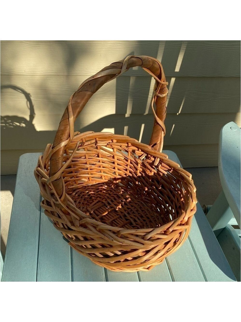 Wicker Oval Basket. Lovely weave. EUC. 11” long, 8” wide, 6” tall plus handle